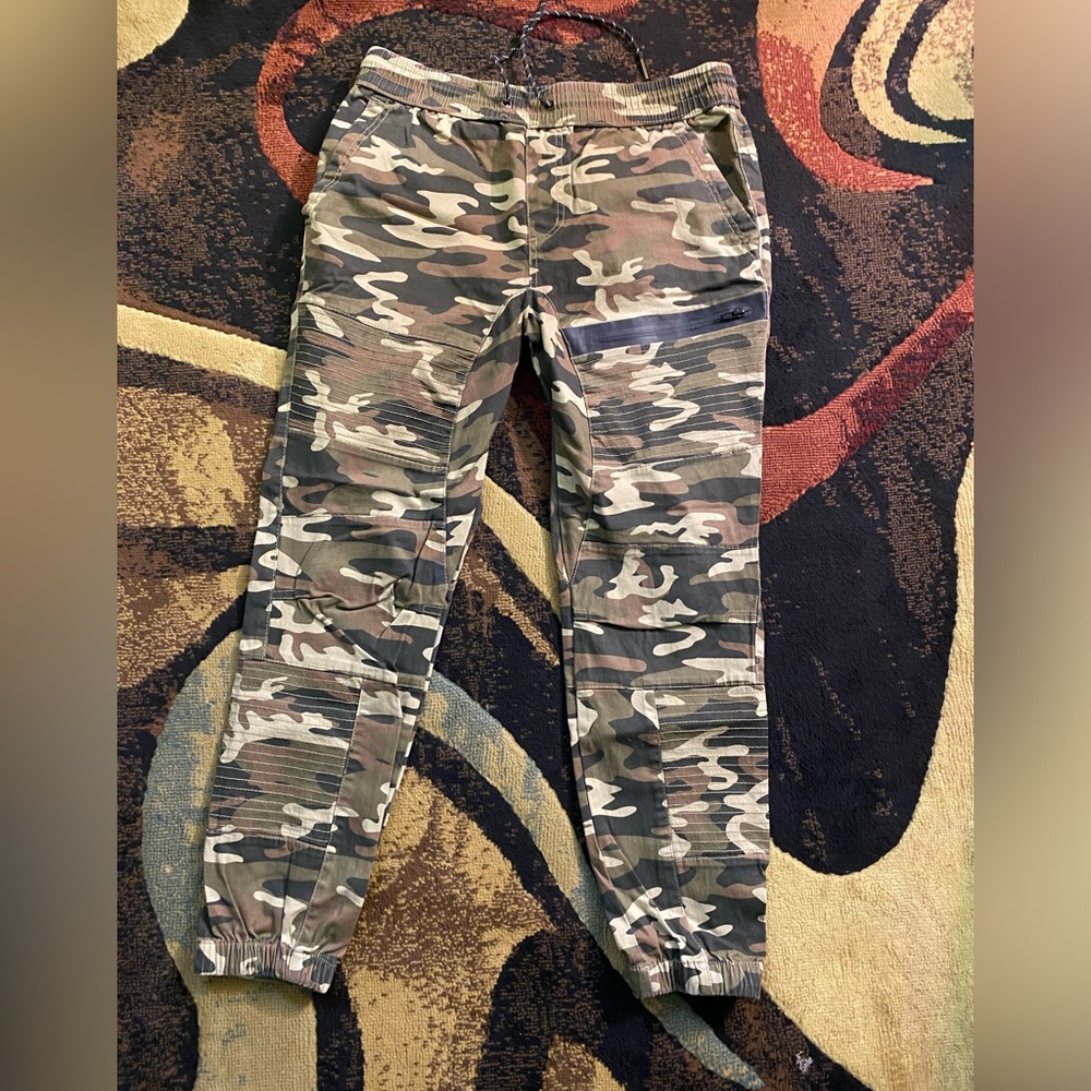 Men’s Leftout Green Camo Moto Joggers Sz XL